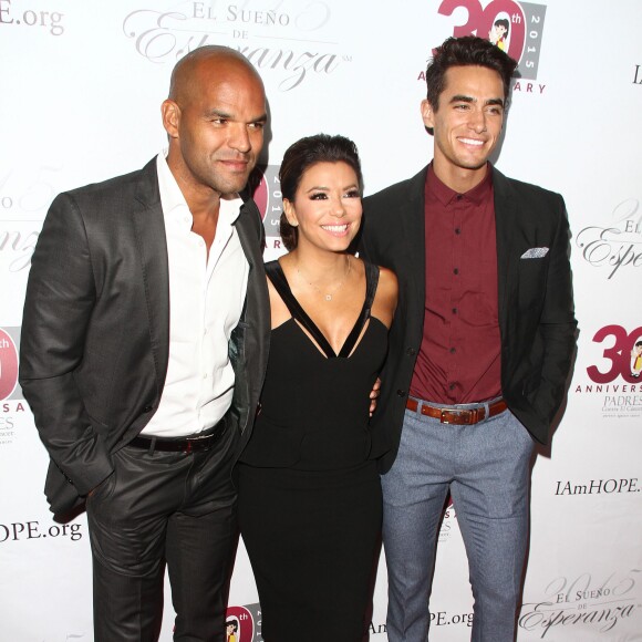 Jose Moreno, Eva Longoria, Amaury Nolasco - Soirée de gala "El Sueno De Esperanza 2015" pour l'association "Padres Contra el Cancer" à Los Angeles, le 17 septembre 2015.