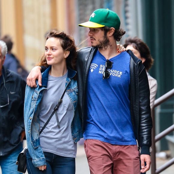 Leighton Meester et Adam Brody se baladent en amoureux à New York en mai 2014. Le couple a eu son premier enfant en septembre 2015.