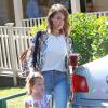 Jessica Alba en famille sort du restaurant " Le pain Quotidien " à Los Angeles Le 26 Septembre 2015