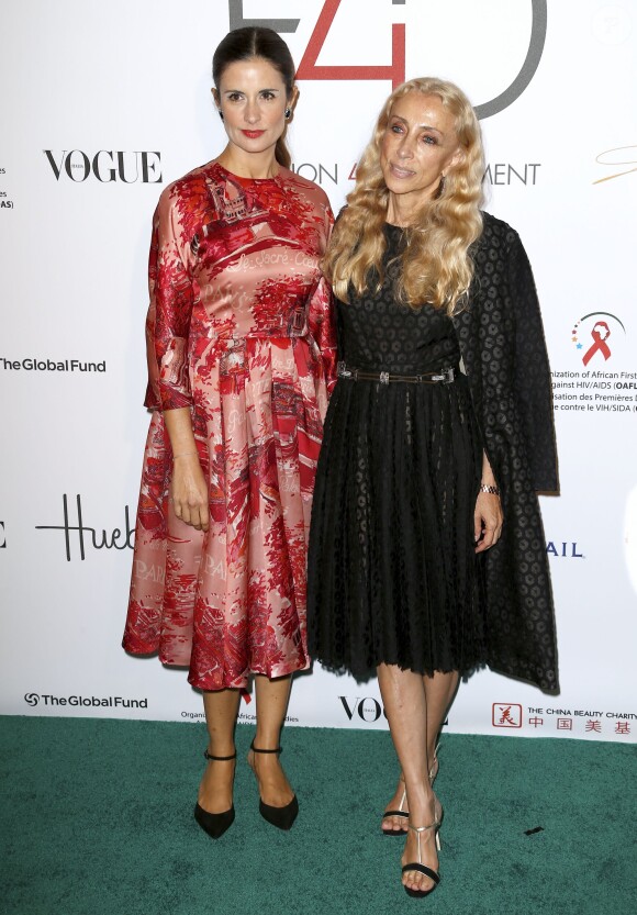 Livia Firth et Franca Sozzani assistent au "First Ladies Lucheon" ("déjeuner des premières dames") de la fondation Fashion 4 Development à l'hôtel Pierre. New York, le 28 septembre 2015.