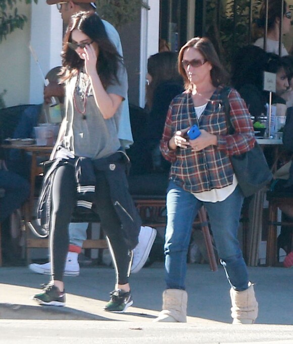 Exclusif - Megan Fox est allée déjeuner avec sa mère Gloria au Sweet Butter Cafe à Sherman Oaks. Le 22 décembre 2014