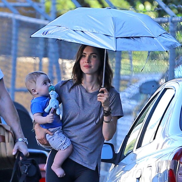 Exclusif - Megan Fox et son mari Brian Austin Green et leur fils se promènent à Los Angeles Le 26 septembre 2014