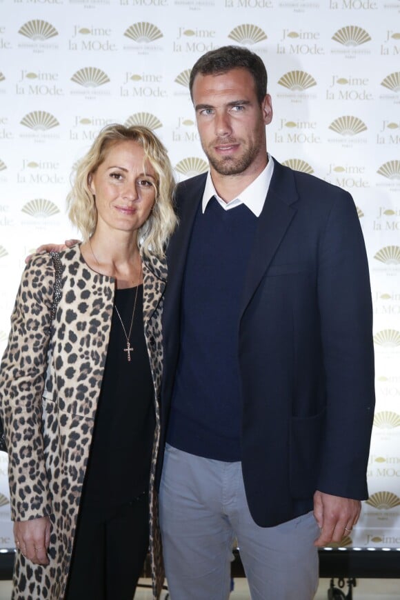 L'ancien footballeur Bruno Cheyrou et sa compagne Constance de La Fontaine lors de la soirée "J'aime la mode" à l'hôtel Mandarin Oriental de Paris, le 28 septembre 2015