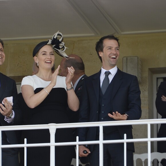 Kate Winslet et son mari Ned Rocknroll assistent au "Prix de Diane Longines" à l'hippodrome de Chantilly le 15 juin 2014.