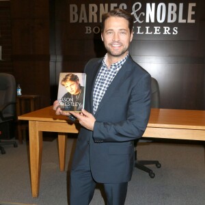 Jason Priestley dédicace son livre "Jason Priestley - A Memoir" à "Barnes & Noble bookstore" à "The Grove", Los Angeles, le 14 mai 2014