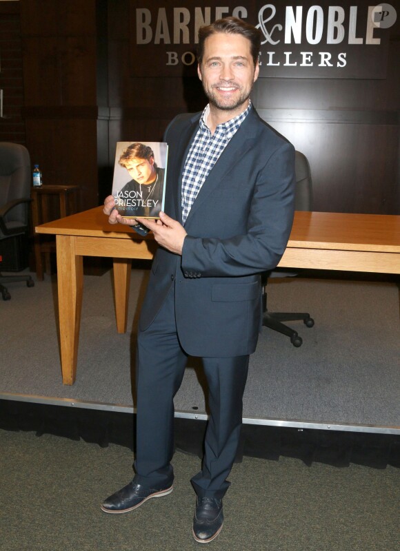 Jason Priestley dédicace son livre "Jason Priestley - A Memoir" à "Barnes & Noble bookstore" à "The Grove", Los Angeles, le 14 mai 2014