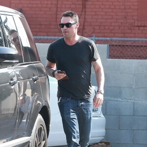 Exclusif - Brian Austin Green à la sortie du restaurant "Le Pain Quotidien" à Los Angeles, le 10 octobre 2014.