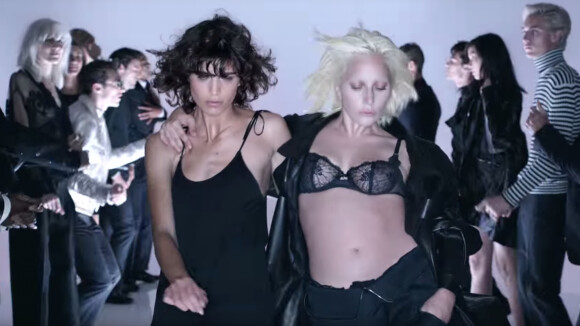 Lady Gaga héroïne du défilé filmé de Tom Ford, collection femme prêt-à-porter printemps-été 2016. Diffusion le 2 octobre 2015.