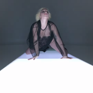 Lady Gaga pour le défilé filmé de Tom Ford, collection prêt-à-porter féminin printemps-été 2016. Diffusion le 2 octobre 2015.