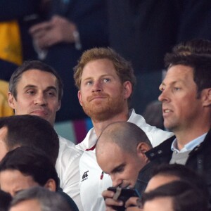 Le prince Harry à Twickenham le 3 octobre 2015, lors de la défaite de l'Angleterre face à l'Australie et son élimination de la Coupe du monde du rugby.