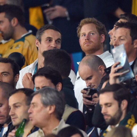 Le prince Harry à Twickenham le 3 octobre 2015, lors de la défaite de l'Angleterre face à l'Australie et son élimination de la Coupe du monde du rugby.