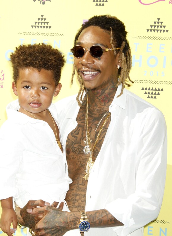 Wiz Khalifa et son fils Sebastian Thomaz arrivant aux Teen Choice Awards 2015 à Los Angeles, le 16 août 2015.