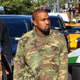 Kanye West en route pour son studio en tenue camouflage à New York le 14 septembre 2015.
