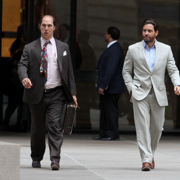 Matthew McConaughey, méconnaissable aux côtés d'Edgar Ramirez, sur le tournage de son nouveau film 'Gold' à New York, le 3 octobre 2015.