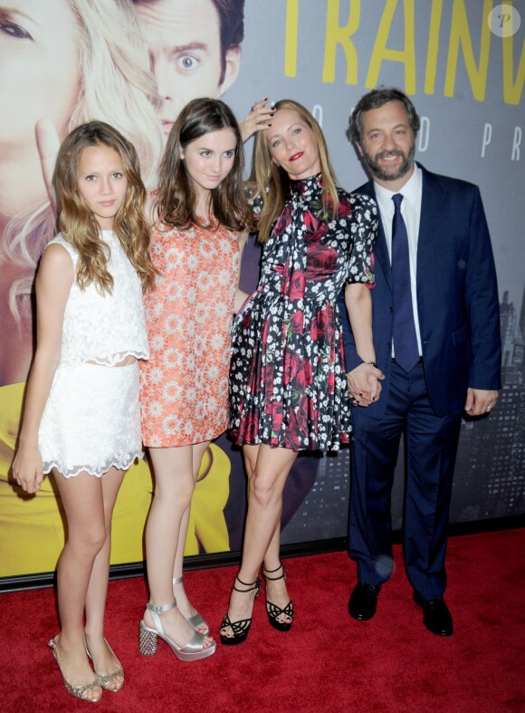 Judd Apatow et Leslie Mann avec leurs filles Maude et Iris, à New York City, le 14 juillet 2015.