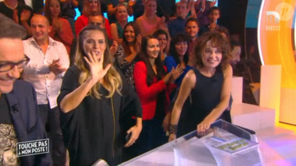 Clara Morgane, enceinte, sur le plateau de Touche pas à mon poste sur D8, le 5 octobre 2015.