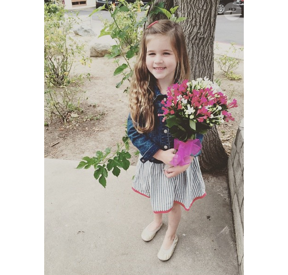 Harper, la fille de Tiffani Thiessen prend la pose sur Instagram. 2015