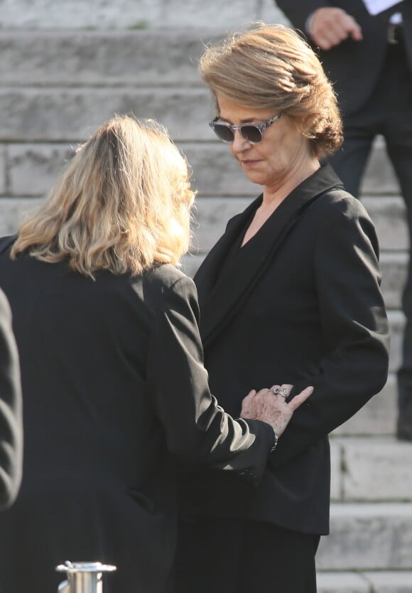 Charlotte Rampling - Obsèques de Jean-Noël Tassez, le compagnon de Charlotte Rampling, au crématorium du cimetière du Père-Lachaise à Paris, le 9 octobre 2015