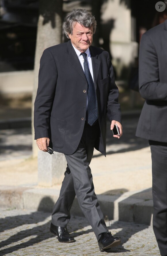 Jean-Louis Borloo - Obsèques de Jean-Noël Tassez, le compagnon de Charlotte Rampling, au crématorium du cimetière du Père-Lachaise à Paris, le 9 octobre 2015