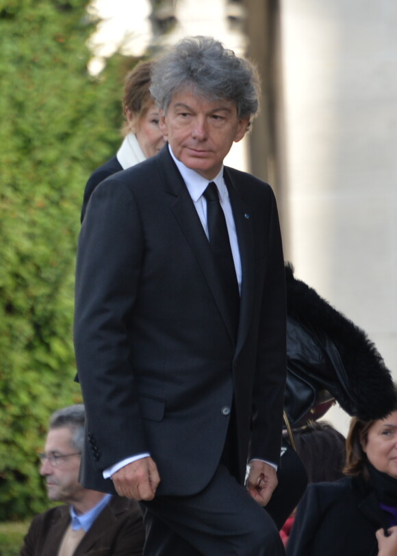 Thierry Breton - Obsèques de Jean-Noël Tassez, le compagnon de Charlotte Rampling, au crématorium du cimetière du Père-Lachaise à Paris, le 9 octobre 2015