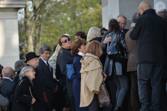 Hervé Bourges, Bernard Tapie, sa femme Dominique Tapie, Renaud Donnedieu de Vabres - Obsèques de Jean-Noël Tassez, le compagnon de Charlotte Rampling, au crématorium du cimetière du Père-Lachaise à Paris, le 9 octobre 2015