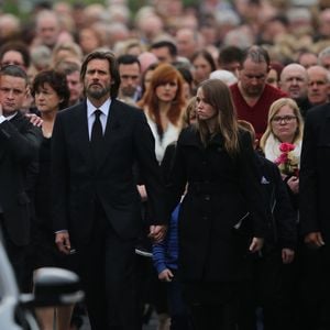 Jim Carrey lors des funérailles de sa compagne Cathriona White, au sein de l'église Our Lady of Fatima dans son village natal de Cappawhite, à Tipperary, en Irlande, le 10 octobre 2015