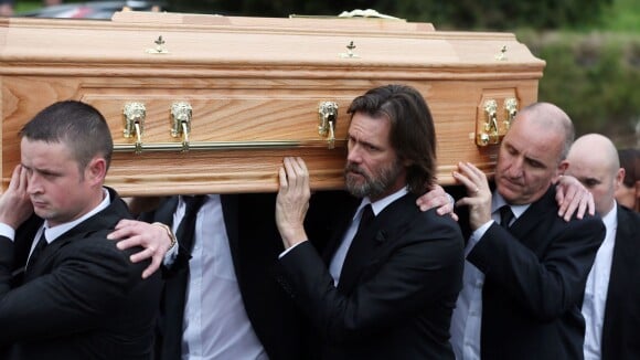 Jim Carrey face à l'épreuve : Il porte le cercueil de sa défunte compagne