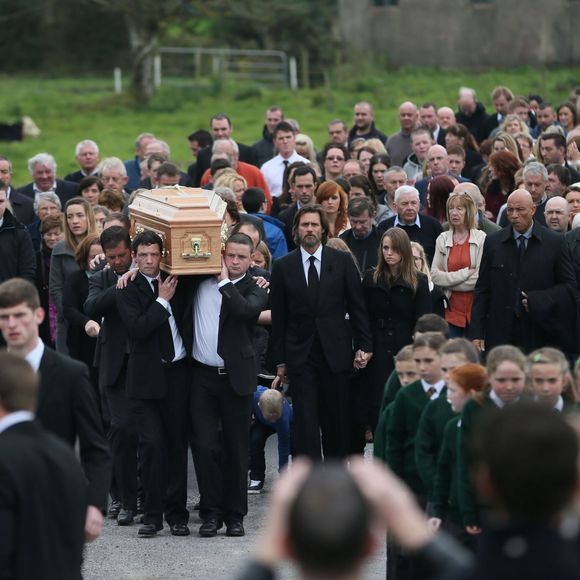 Jim Carrey lors des funérailles de sa compagne Cathriona White, au sein de l'église Our Lady of Fatima dans son village natal de Cappawhite, à Tipperary, en Irlande, le 10 octobre 2015