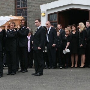 Jim Carrey lors des funérailles de sa compagne Cathriona White, au sein de l'église Our Lady of Fatima dans son village natal de Cappawhite, à Tipperary, en Irlande, le 10 octobre 2015