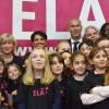 Najat Vallaud-Belkacem Zinédine Zidane, parrain de l'association et les enfants de la classe lors de la dictée ELA à l'école Marseille à Paris, le 12 octobre 2015, pour le lancement de la campagne nationale contre la maladie et le handicap de l'association européenne contre les leucodystrophies (ELA)
