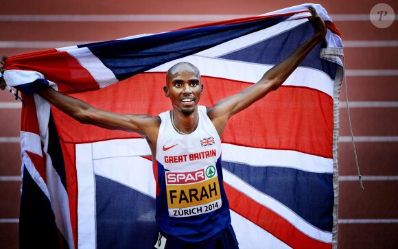 Le britannique Mo Farah fête sa médaille d'or à la fin de la finale des 5000 mètres hommes pendant les Championnats d'Europe d'athlétisme à Zurich, le 17 août 2014.