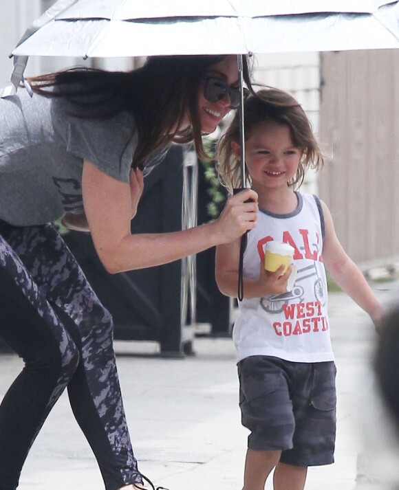 Megan Fox emmène ses enfants Noah et Bodhi à la crèche à Los Angeles, le 6 août 2015