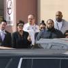 Kim Kardashian et sa soeur Kourtney en compagnie de Kylie et Kris Jenner à la sortie de l'hôpital Sunrise où se trouve Lamar Odom le 15 octobre 2015 à Las Vegas