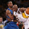 Lamar Odom face à Rashard Lewislors d'un match entre les Lakers de Los Angeles et le Magic d'Orlando, le 7 juin 2009 au Staples Center de Los Angeles