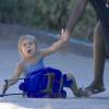 Exclusif - La pauvre Penelope Disick, fille de Kourtney Kardashian, se prend une porte de voiture en pleine figure à Malibu le 9 octobre 2015.