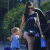 Exclusif - Penelope Disick, accompagnée de sa mère Kourtney Kardashian, à Malibu le 9 octobre 2015.