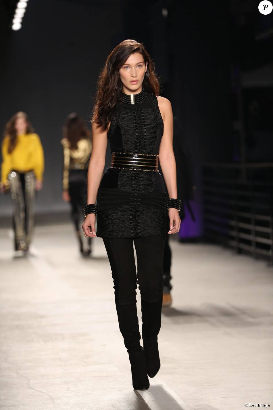 Bella Hadid - Défilé de mode Balmain x H&M au 23 Wall Street à New York