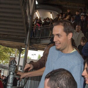 Grand Corps Malade donne un concert dans la station de métro Jaurès pour la sortie de son prochain album "Il nous restera ça", à Paris le 21 octobre 2015.