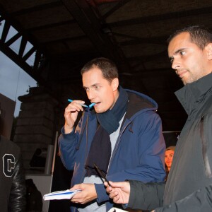 Grand Corps Malade donne un concert dans la station de métro Jaurès pour la sortie de son prochain album "Il nous restera ça", à Paris le 21 octobre 2015.