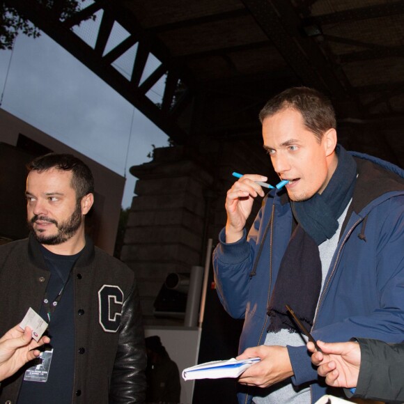 Grand Corps Malade donne un concert dans la station de métro Jaurès pour la sortie de son prochain album "Il nous restera ça", à Paris le 21 octobre 2015.