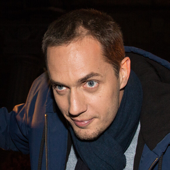 Grand Corps Malade donne un concert dans la station de métro Jaurès pour la sortie de son prochain album "Il nous restera ça", à Paris le 21 octobre 2015.