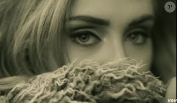 Adele dans le clip de Hello