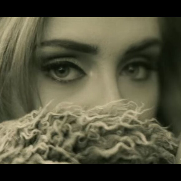 Adele dans le clip de Hello