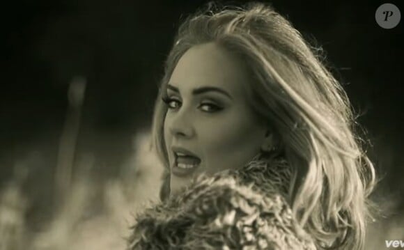 Adele dans le clip du titre Hello