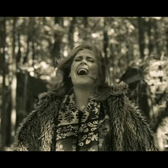 La chanteuse Adele dans le clip de Hello