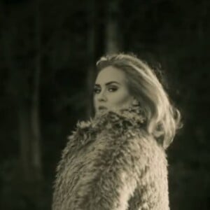 Adele dans le clip de Hello