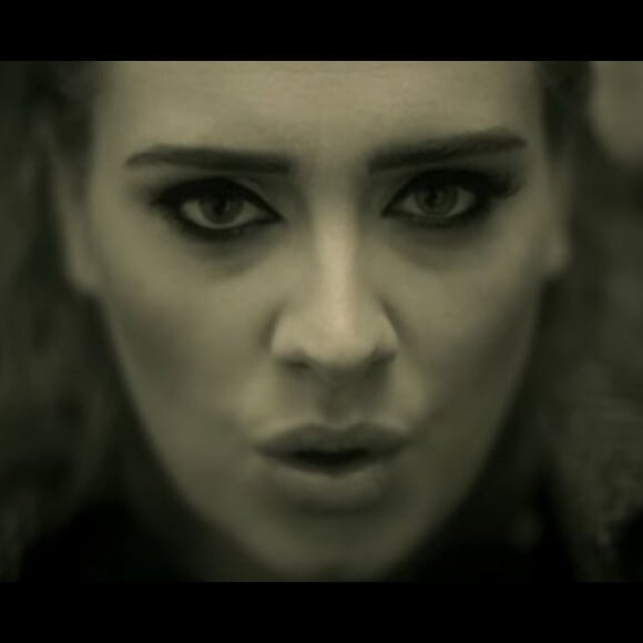 Adele dans le clip de Hello