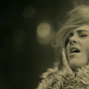 Adele dans le clip de Hello