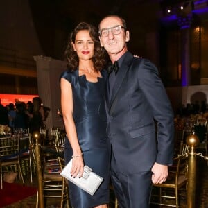 Katie Holmes, Bruno Frisoni pendant la soirée Fashion Group International Night Of Stars Gala au Cipriani Wall Street à New York le 22 octobre 2015.