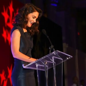 Katie Holmes pendant la soirée Fashion Group International Night Of Stars Gala au Cipriani Wall Street à New York le 22 octobre 2015.